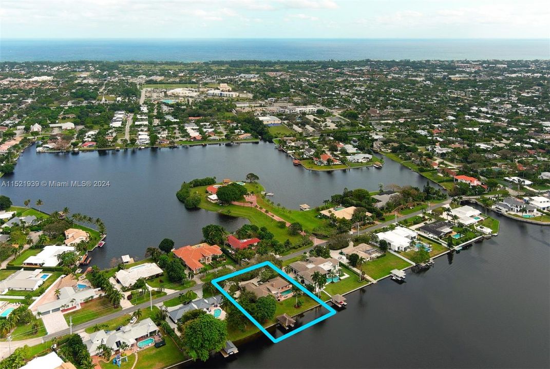 Recently Sold: $3,395,000 (4 beds, 3 baths, 3750 Square Feet)
