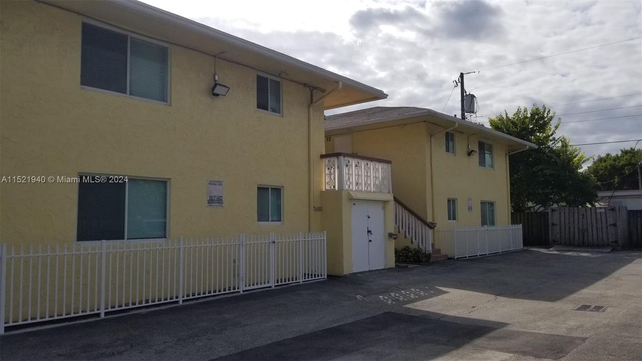 Recently Rented: $1,950 (2 beds, 1 baths, 778 Square Feet)