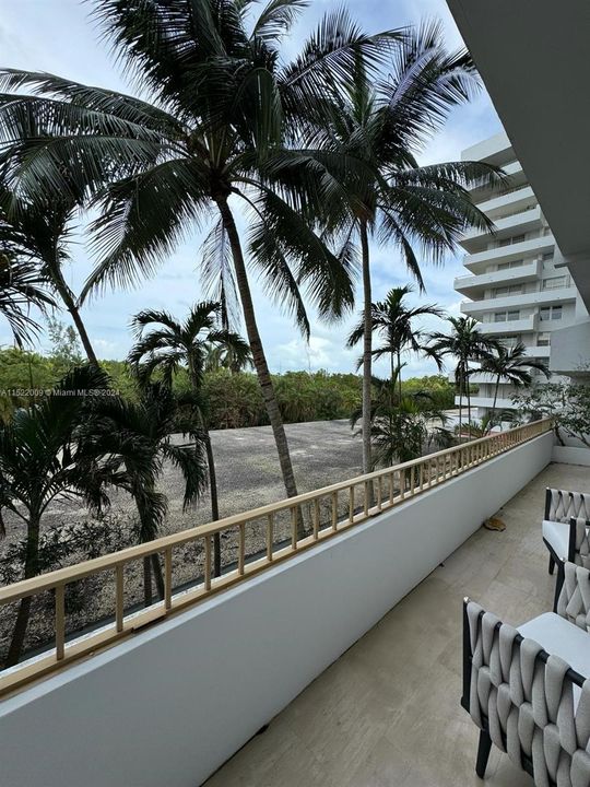 Recently Rented: $9,750 (3 beds, 2 baths, 1930 Square Feet)