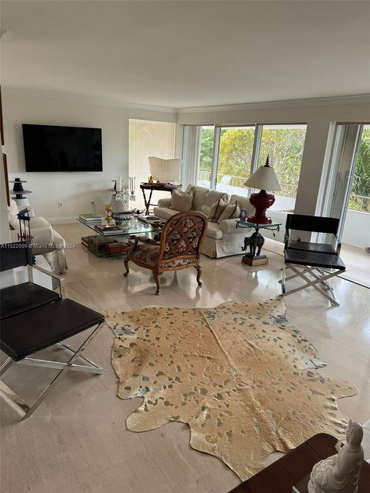 Recently Rented: $9,750 (3 beds, 2 baths, 1930 Square Feet)