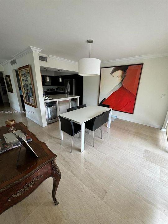 Recently Rented: $9,750 (3 beds, 2 baths, 1930 Square Feet)