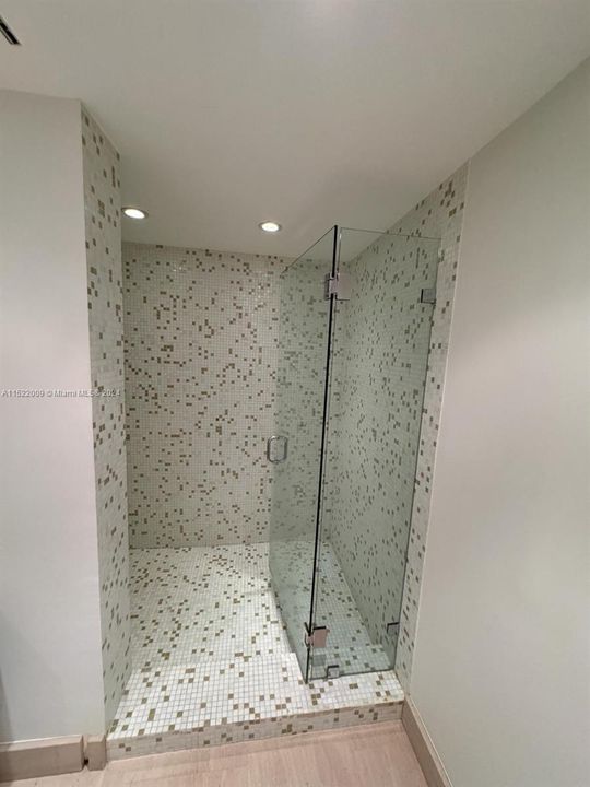 Recently Rented: $9,750 (3 beds, 2 baths, 1930 Square Feet)