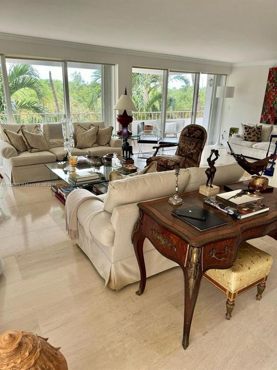 Recently Rented: $9,750 (3 beds, 2 baths, 1930 Square Feet)