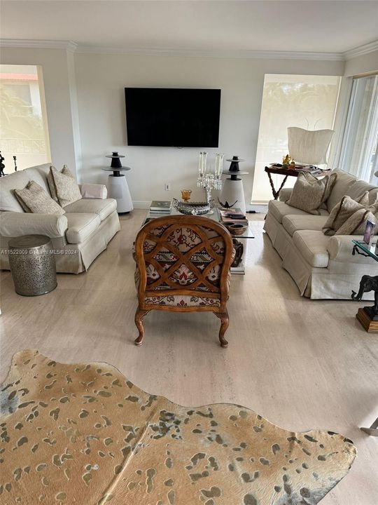 Recently Rented: $9,750 (3 beds, 2 baths, 1930 Square Feet)