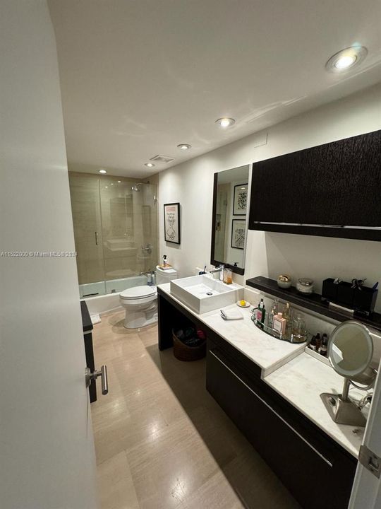 Recently Rented: $9,750 (3 beds, 2 baths, 1930 Square Feet)