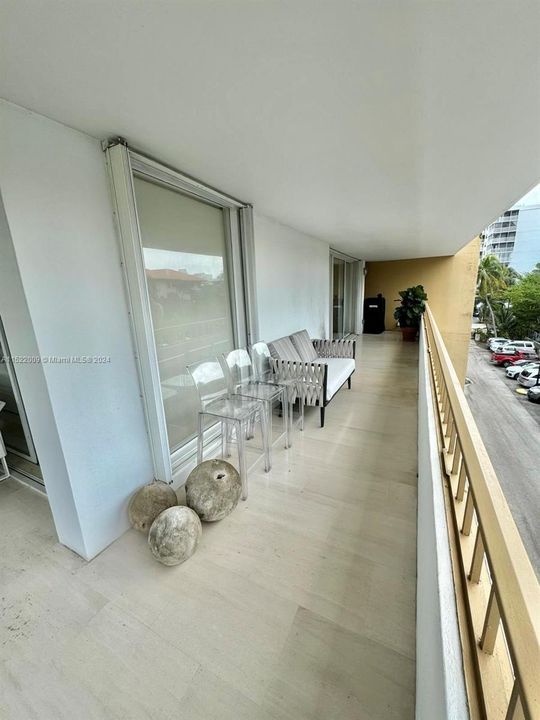 Recently Rented: $9,750 (3 beds, 2 baths, 1930 Square Feet)