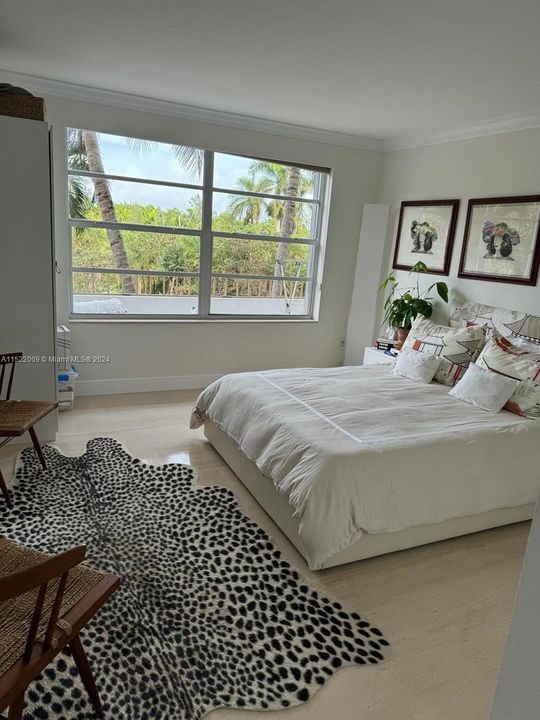 Recently Rented: $9,750 (3 beds, 2 baths, 1930 Square Feet)