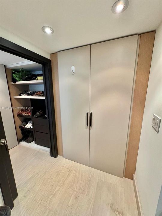 Recently Rented: $9,750 (3 beds, 2 baths, 1930 Square Feet)