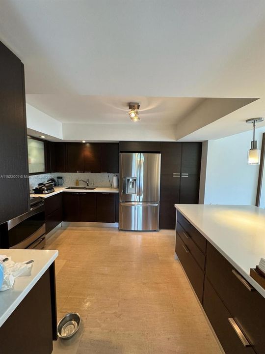 Recently Rented: $9,750 (3 beds, 2 baths, 1930 Square Feet)