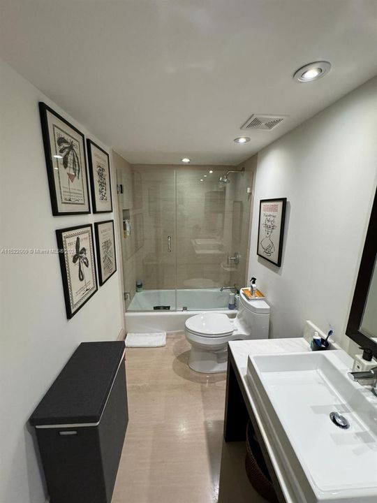 Recently Rented: $9,750 (3 beds, 2 baths, 1930 Square Feet)