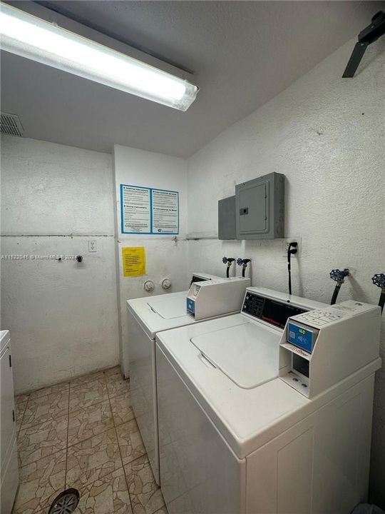 For Sale: $125,990 (1 beds, 1 baths, 770 Square Feet)