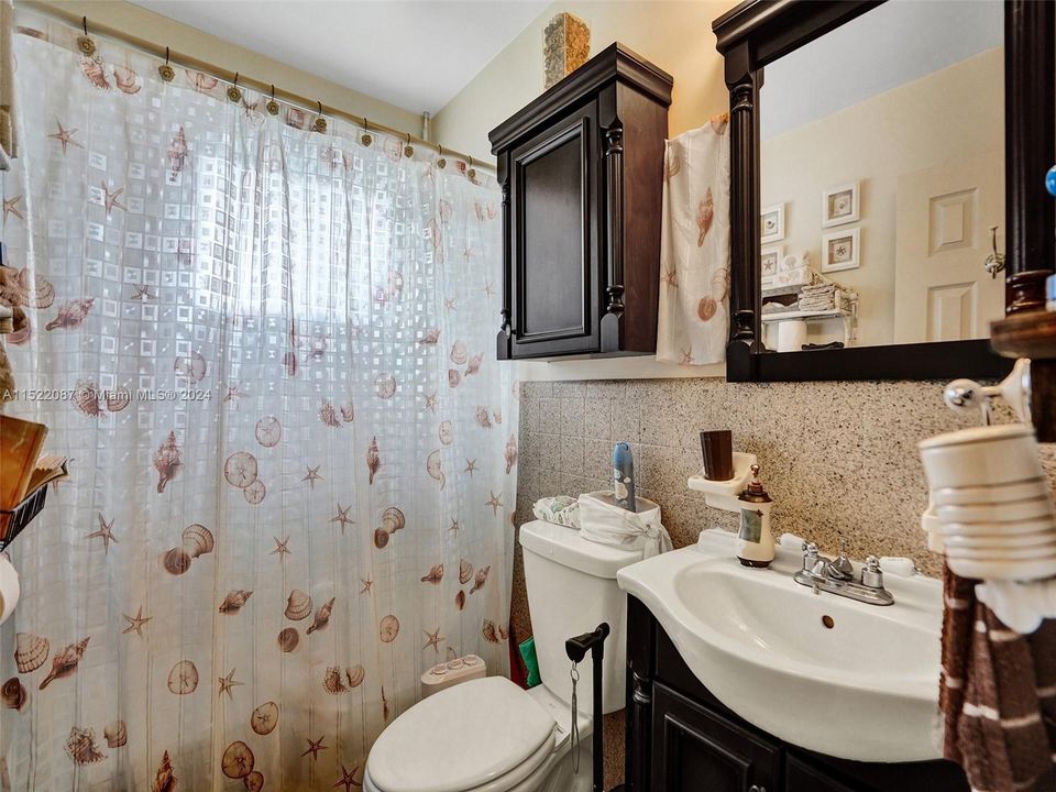 Active With Contract: $115,000 (2 beds, 1 baths, 618 Square Feet)