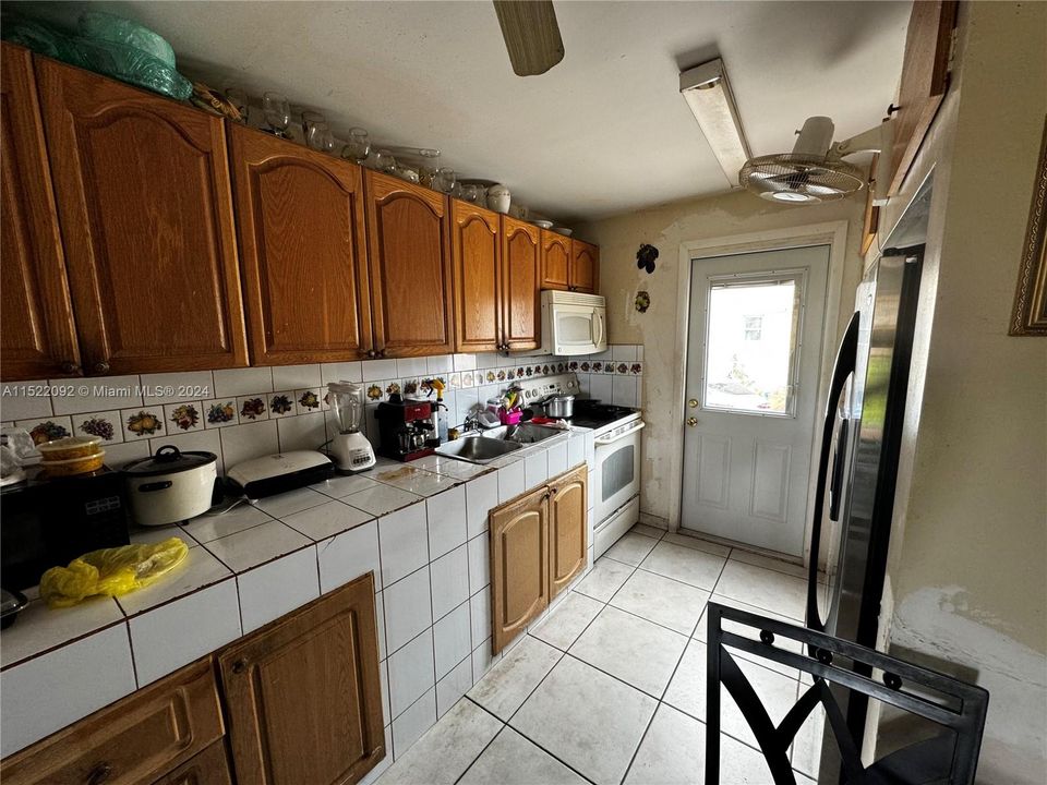 Active With Contract: $175,000 (2 beds, 1 baths, 650 Square Feet)