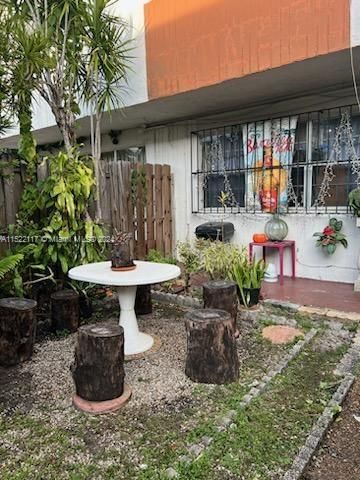 Vendido Recientemente: $189,000 (2 camas, 1 baños, 1075 Pies cuadrados)