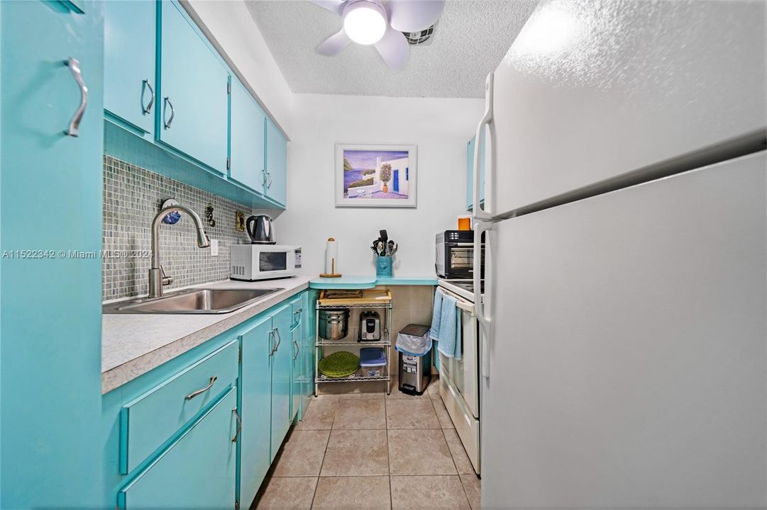 For Sale: $127,000 (1 beds, 1 baths, 625 Square Feet)