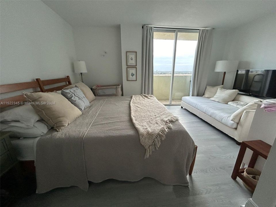 Recently Rented: $3,150 (2 beds, 2 baths, 1113 Square Feet)