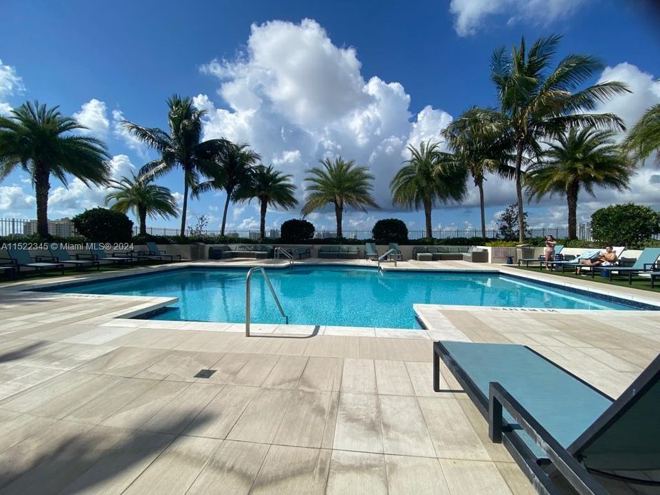 Recently Rented: $3,150 (2 beds, 2 baths, 1113 Square Feet)