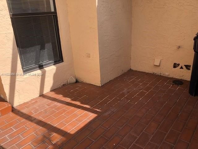 Recently Rented: $3,700 (3 beds, 2 baths, 1580 Square Feet)