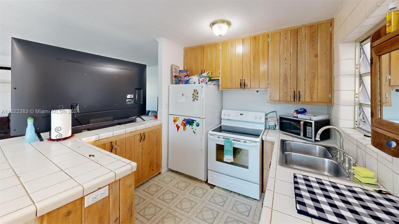 Active With Contract: $589,000 (2 beds, 1 baths, 0 Square Feet)