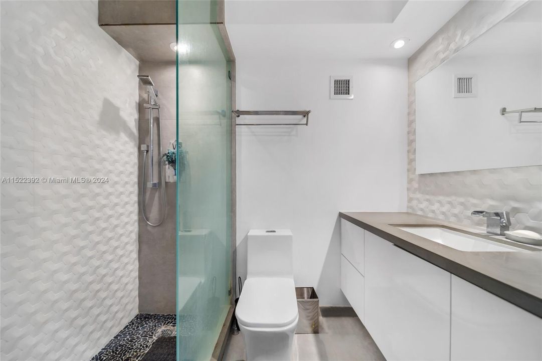 Recently Rented: $2,650 (0 beds, 1 baths, 680 Square Feet)