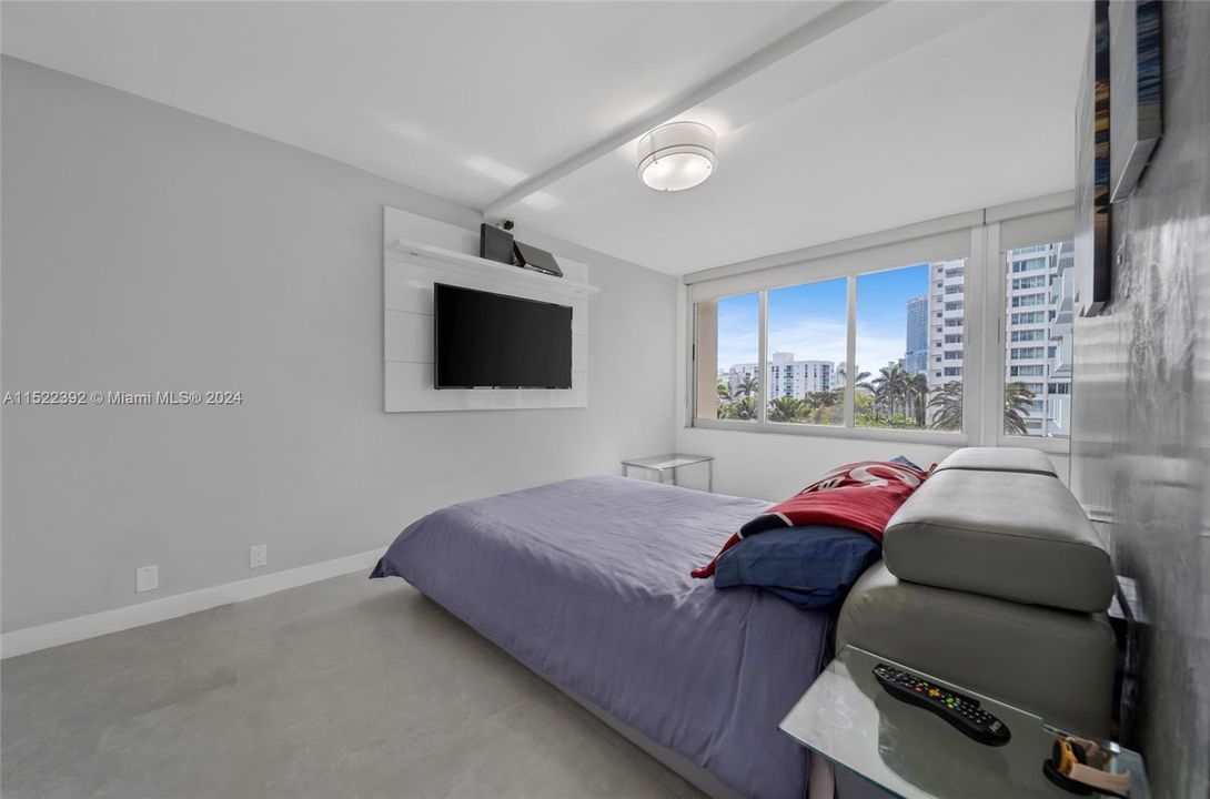 Recently Rented: $2,650 (0 beds, 1 baths, 680 Square Feet)