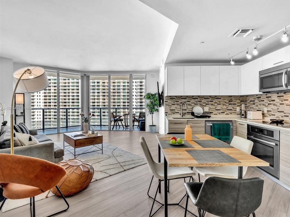 Недавно арендовано: $5,400 (2 спален, 2 ванн, 969 Квадратных фут)