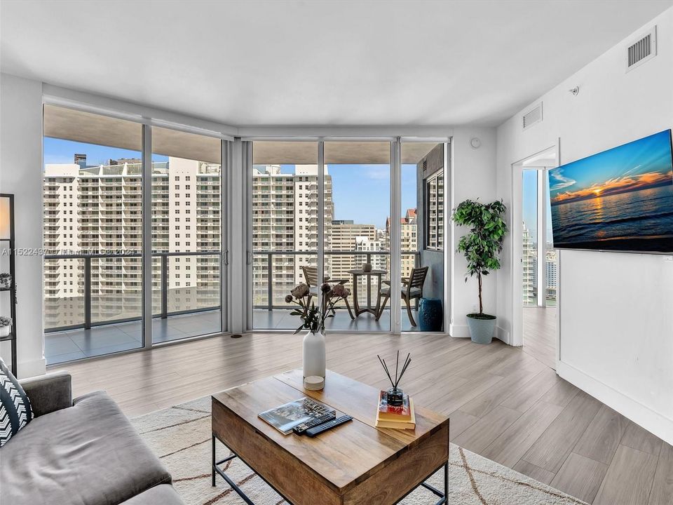 Недавно арендовано: $5,400 (2 спален, 2 ванн, 969 Квадратных фут)