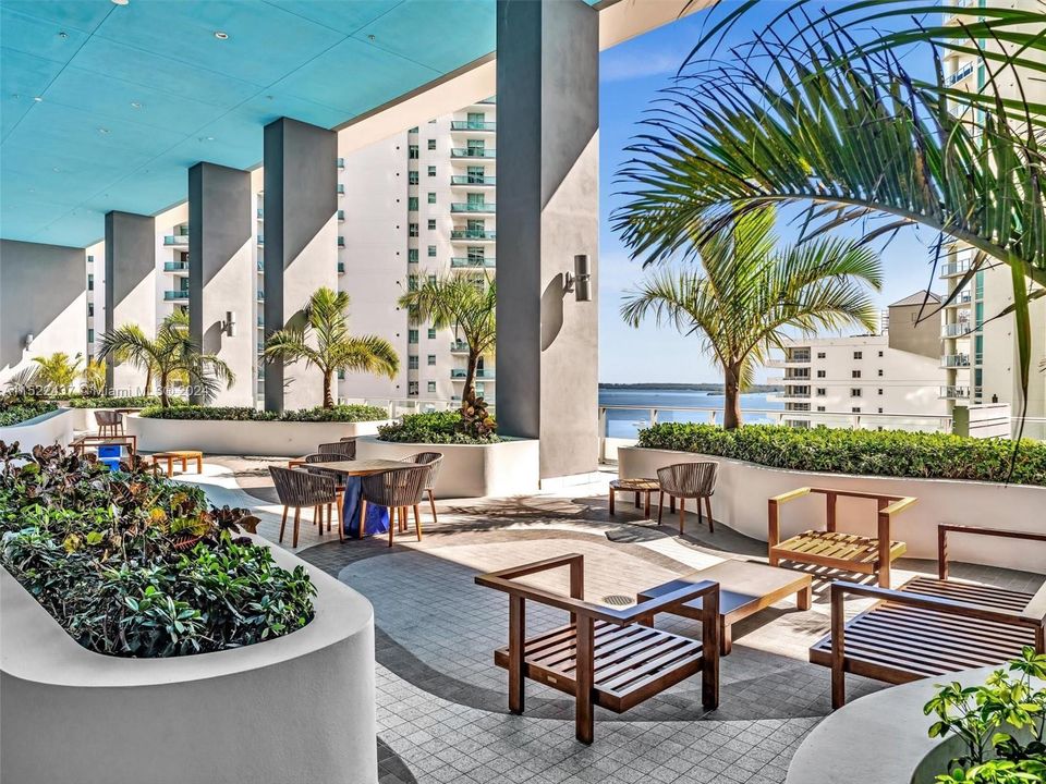 Недавно арендовано: $5,400 (2 спален, 2 ванн, 969 Квадратных фут)