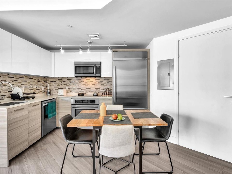 Недавно арендовано: $5,400 (2 спален, 2 ванн, 969 Квадратных фут)