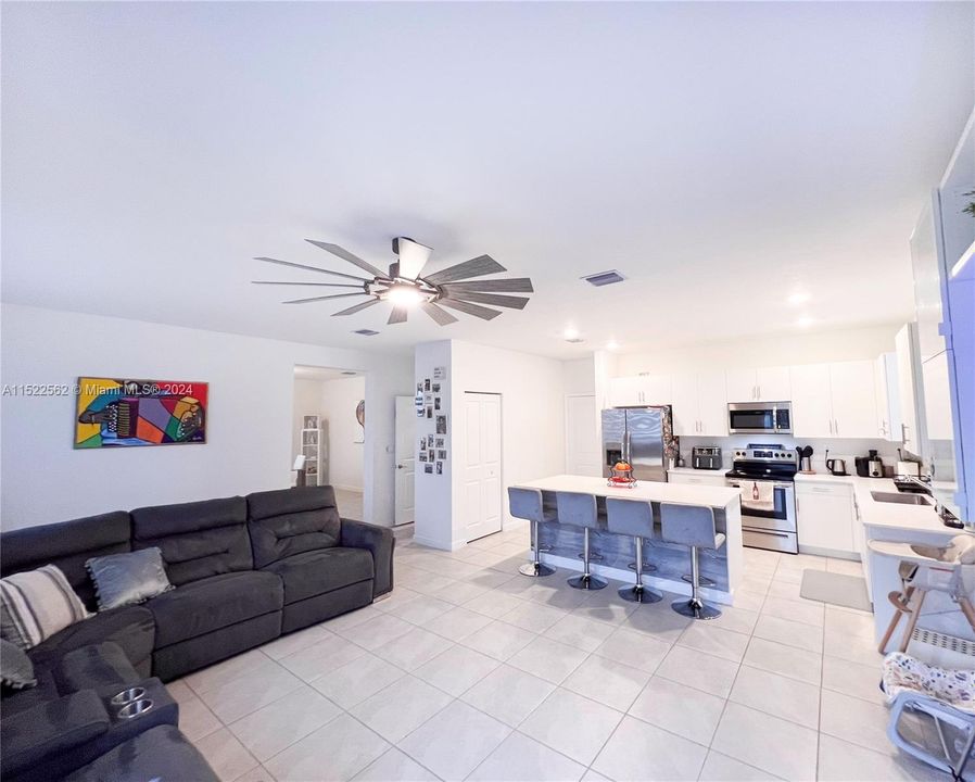 For Sale: $800,000 (4 beds, 2 baths, 2591 Square Feet)