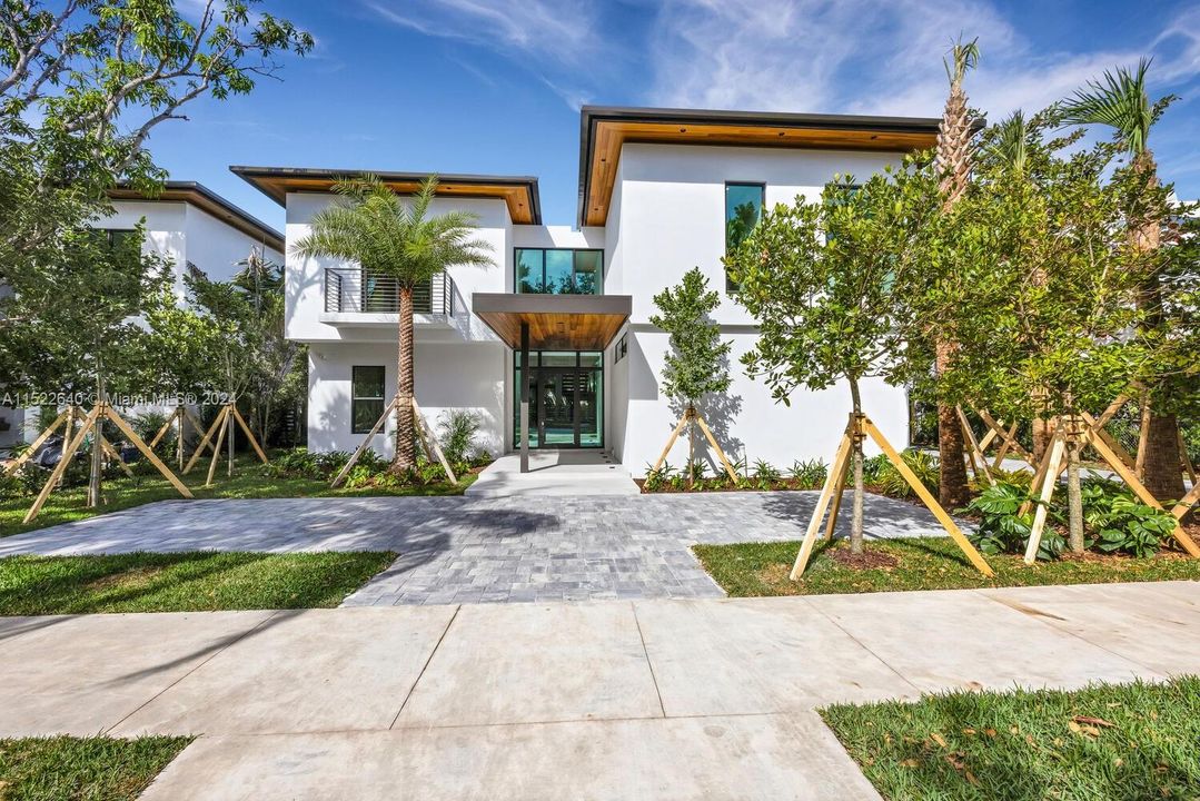 Recently Sold: $4,450,000 (5 beds, 6 baths, 4330 Square Feet)