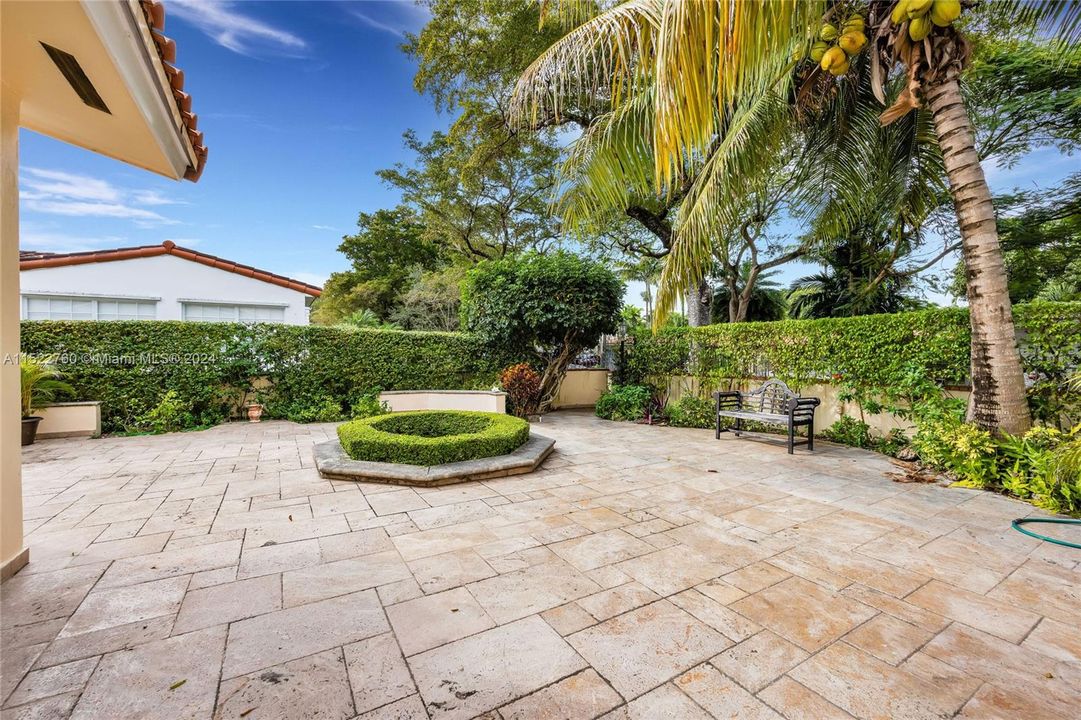 Recently Rented: $5,995 (3 beds, 3 baths, 2071 Square Feet)