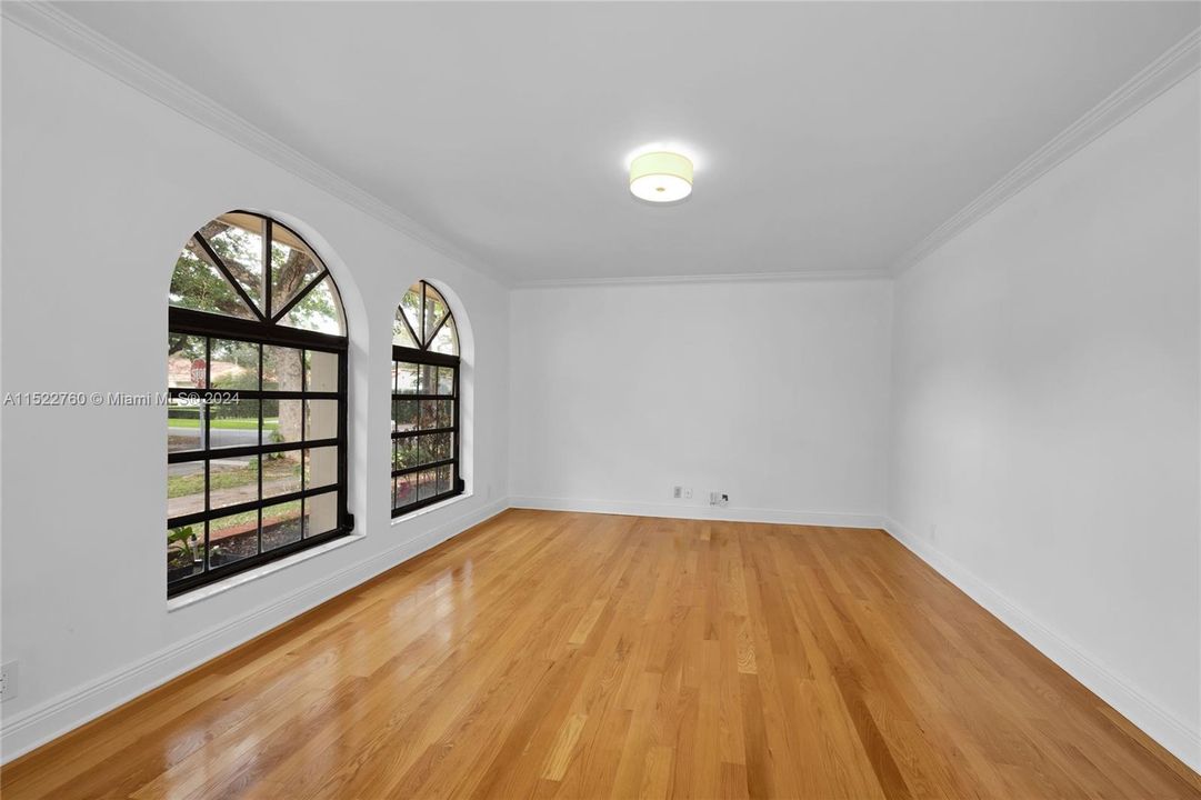 Recently Rented: $5,995 (3 beds, 3 baths, 2071 Square Feet)