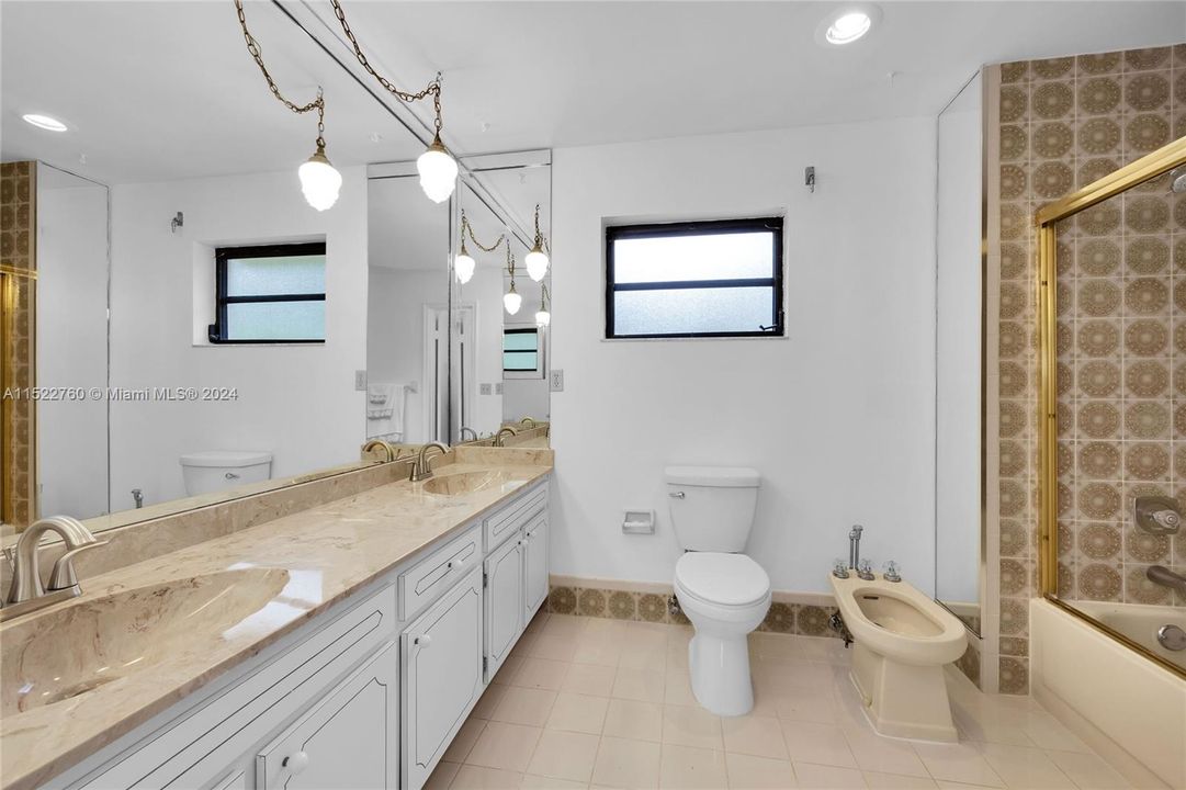 Recently Rented: $5,995 (3 beds, 3 baths, 2071 Square Feet)