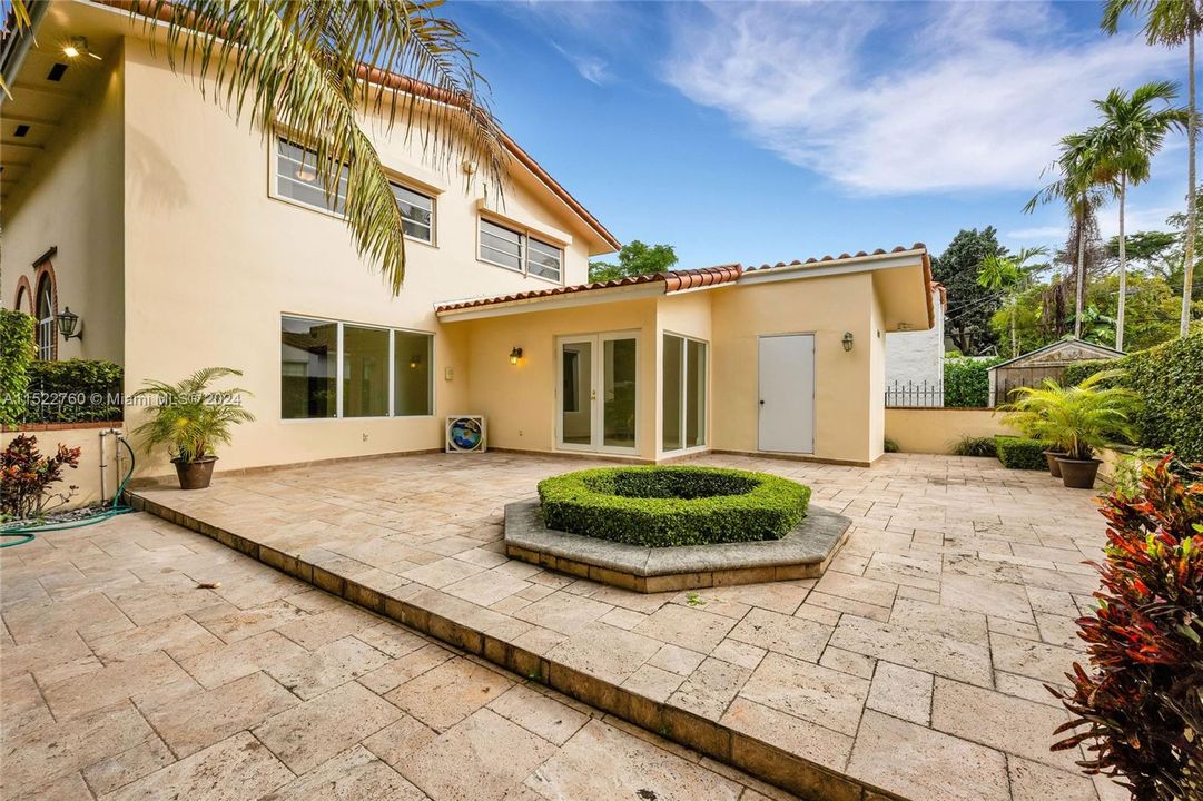 Recently Rented: $5,995 (3 beds, 3 baths, 2071 Square Feet)