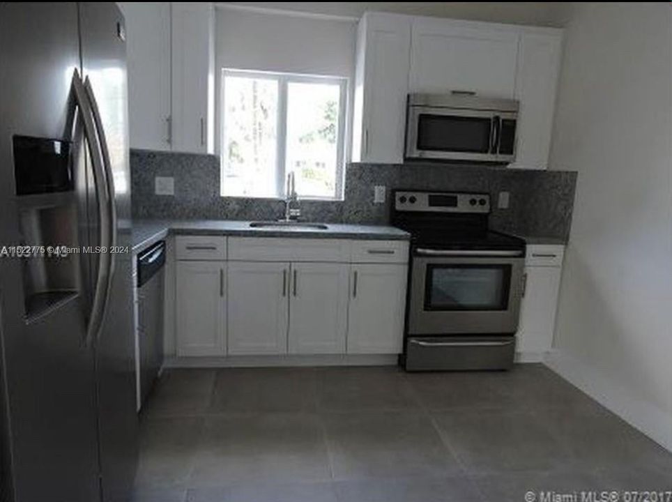 Recently Rented: $3,500 (3 beds, 2 baths, 2524 Square Feet)
