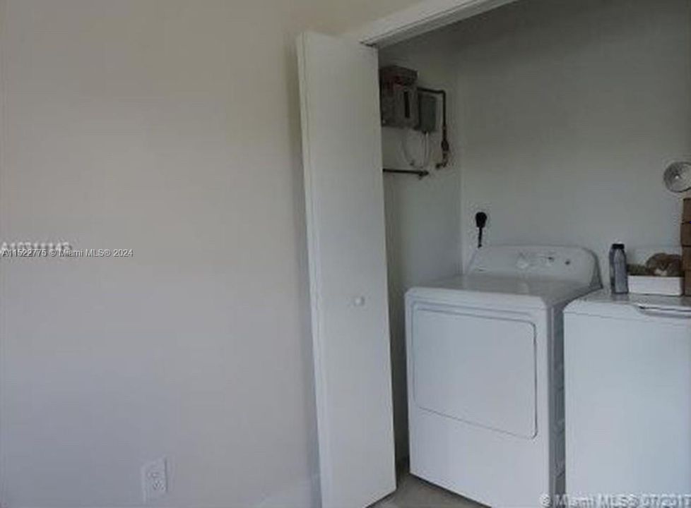 Recently Rented: $3,500 (3 beds, 2 baths, 2524 Square Feet)