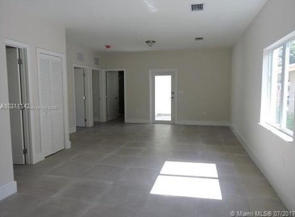 Recently Rented: $3,500 (3 beds, 2 baths, 2524 Square Feet)