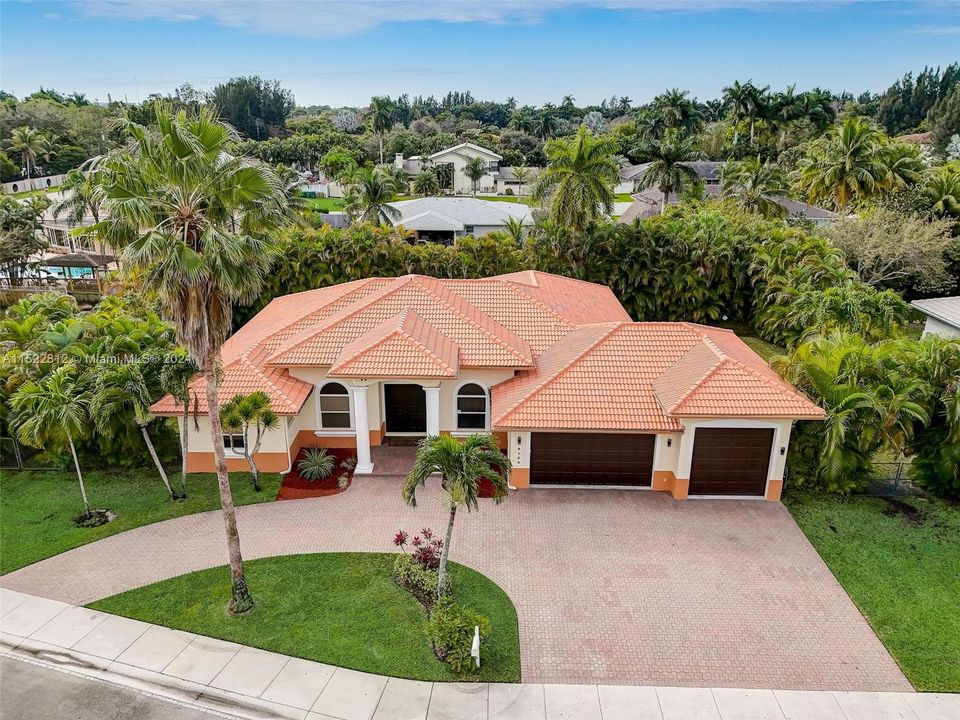 Recently Sold: $1,100,000 (4 beds, 3 baths, 2826 Square Feet)