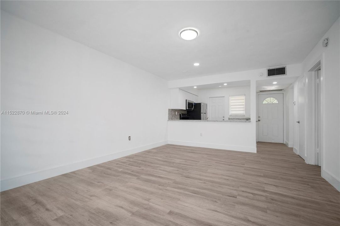 Recently Rented: $1,950 (1 beds, 1 baths, 850 Square Feet)