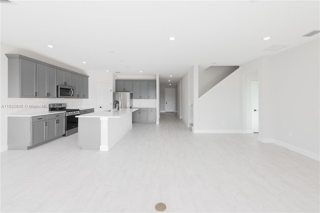 Recientemente alquilado: $3,500 (5 camas, 4 baños, 2894 Pies cuadrados)