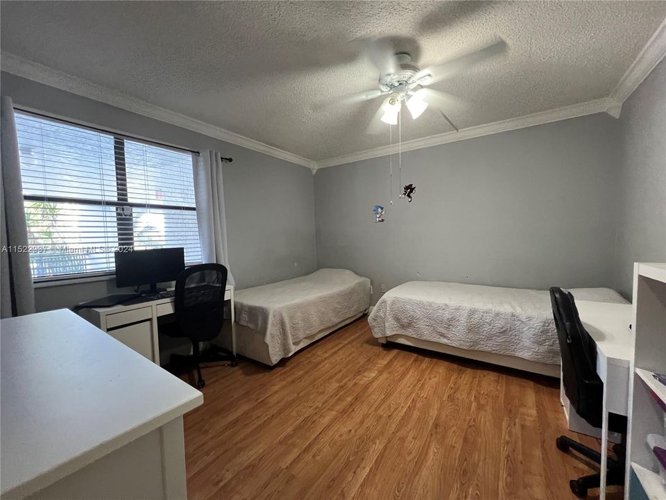 For Sale: $365,000 (2 beds, 2 baths, 1382 Square Feet)