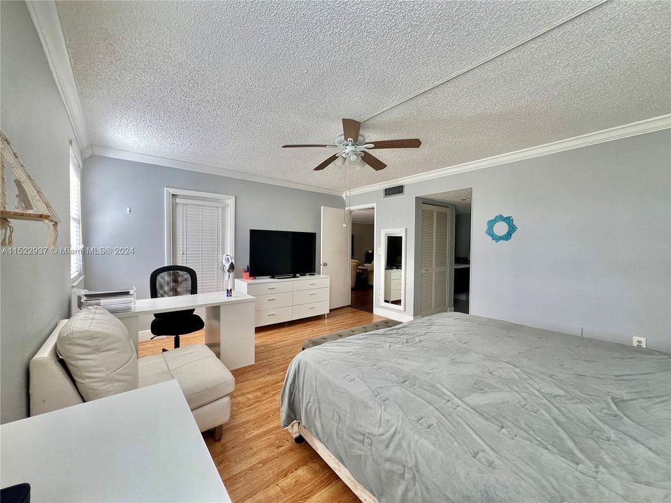 For Sale: $365,000 (2 beds, 2 baths, 1382 Square Feet)