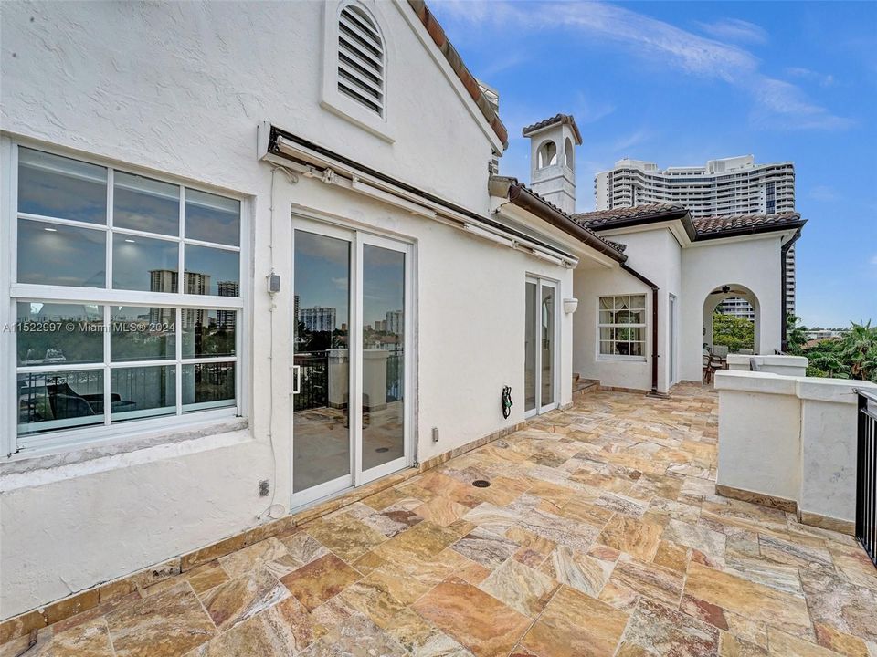 Active With Contract: $1,800,000 (4 beds, 5 baths, 4235 Square Feet)