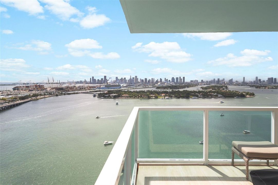 Active With Contract: $1,600,000 (2 beds, 2 baths, 1147 Square Feet)