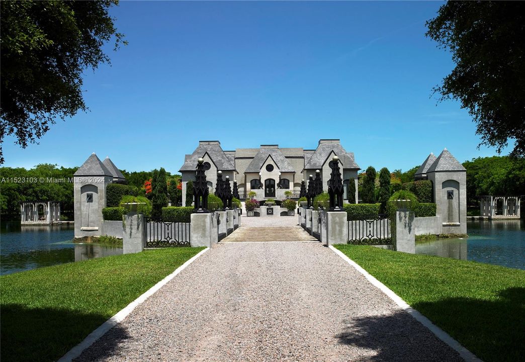 For Sale: $21,800,000 (8 beds, 7 baths, 12770 Square Feet)