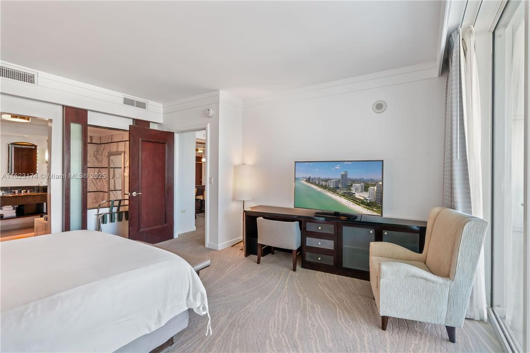 For Sale: $1,749,000 (1 beds, 1 baths, 958 Square Feet)