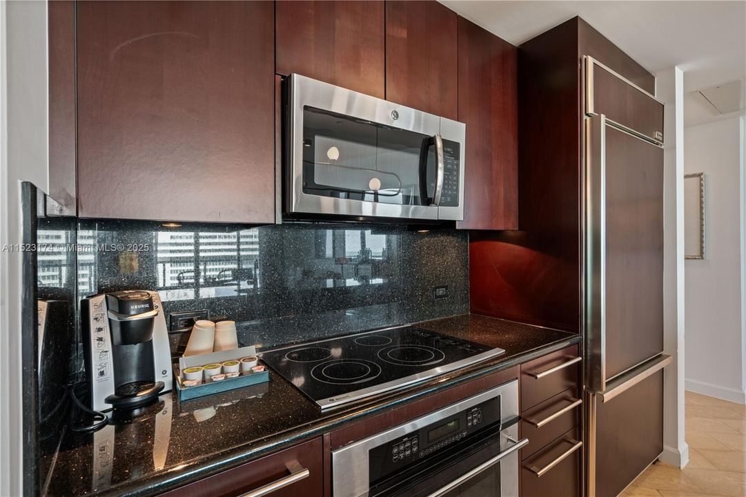 For Sale: $1,749,000 (1 beds, 1 baths, 958 Square Feet)