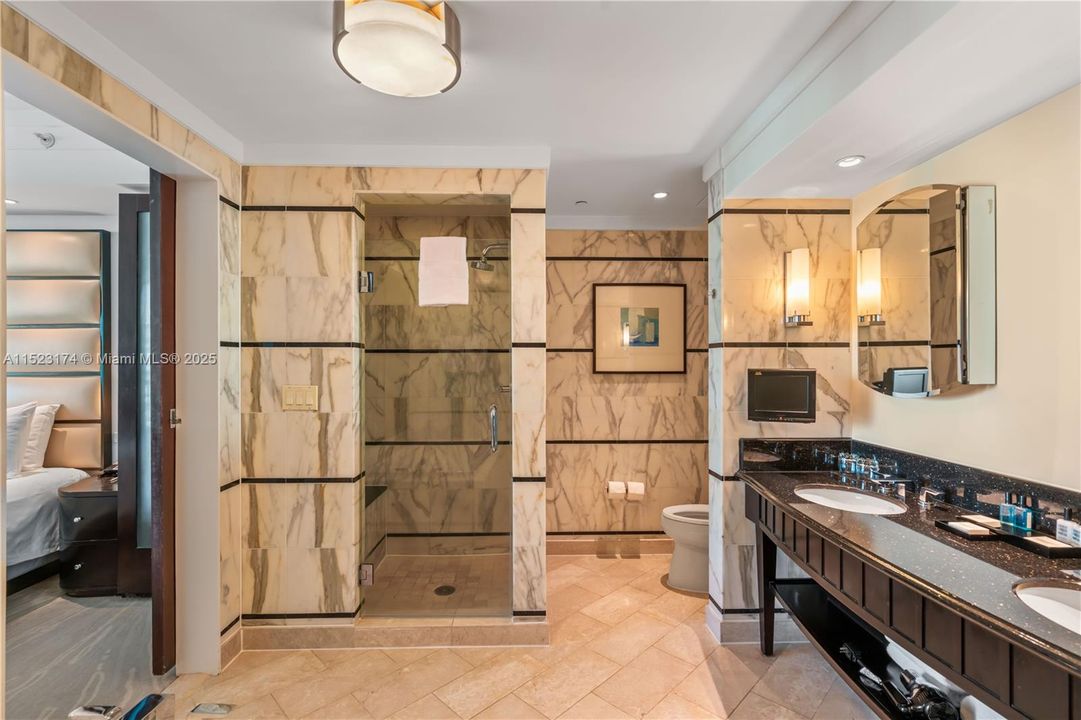 For Sale: $1,749,000 (1 beds, 1 baths, 958 Square Feet)