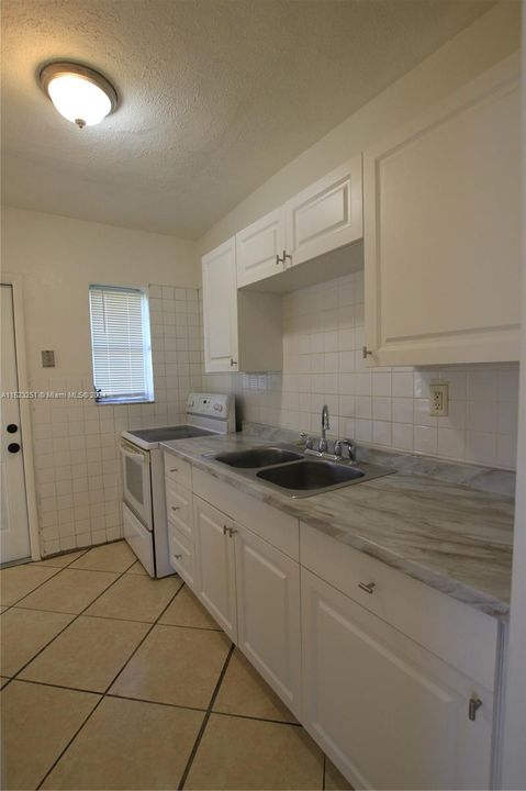 Recently Rented: $2,500 (3 beds, 1 baths, 936 Square Feet)